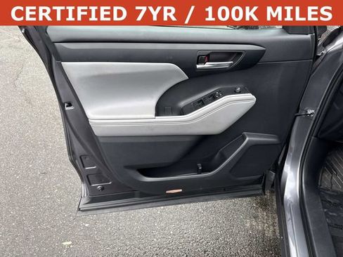 Used 2023 Toyota Highlander XLE AWD/4WD image 13