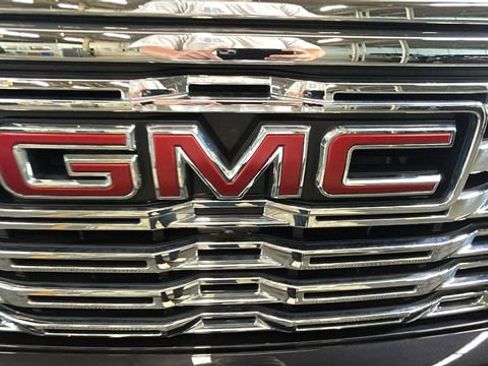 Used 2024 GMC Sierra 1500 Denali w/ Denali Reserve Package AWD/4WD image 9