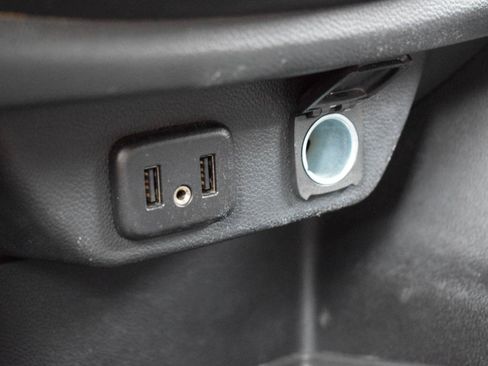 Used 2023 Chevrolet Traverse LT FWD image 28
