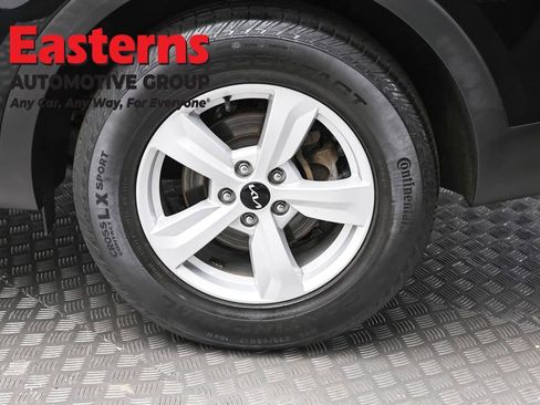 Used 2022 Kia Sorento LX FWD image 8