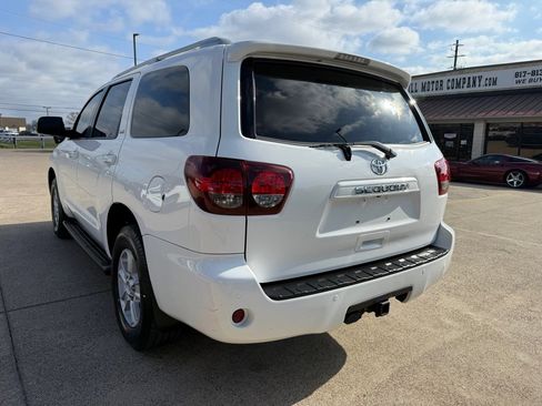 Used 2019 Toyota Sequoia SR5 RWD image 5