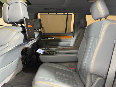 Used 2022 Jeep Grand Wagoneer Series III w/ Rear Seat Video Group 1 AWD/4WD image 21