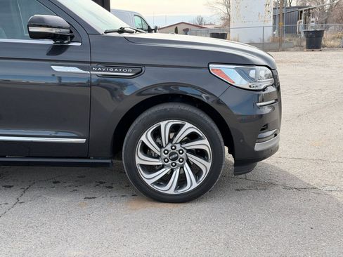 Used 2023 Lincoln Navigator Reserve image 4