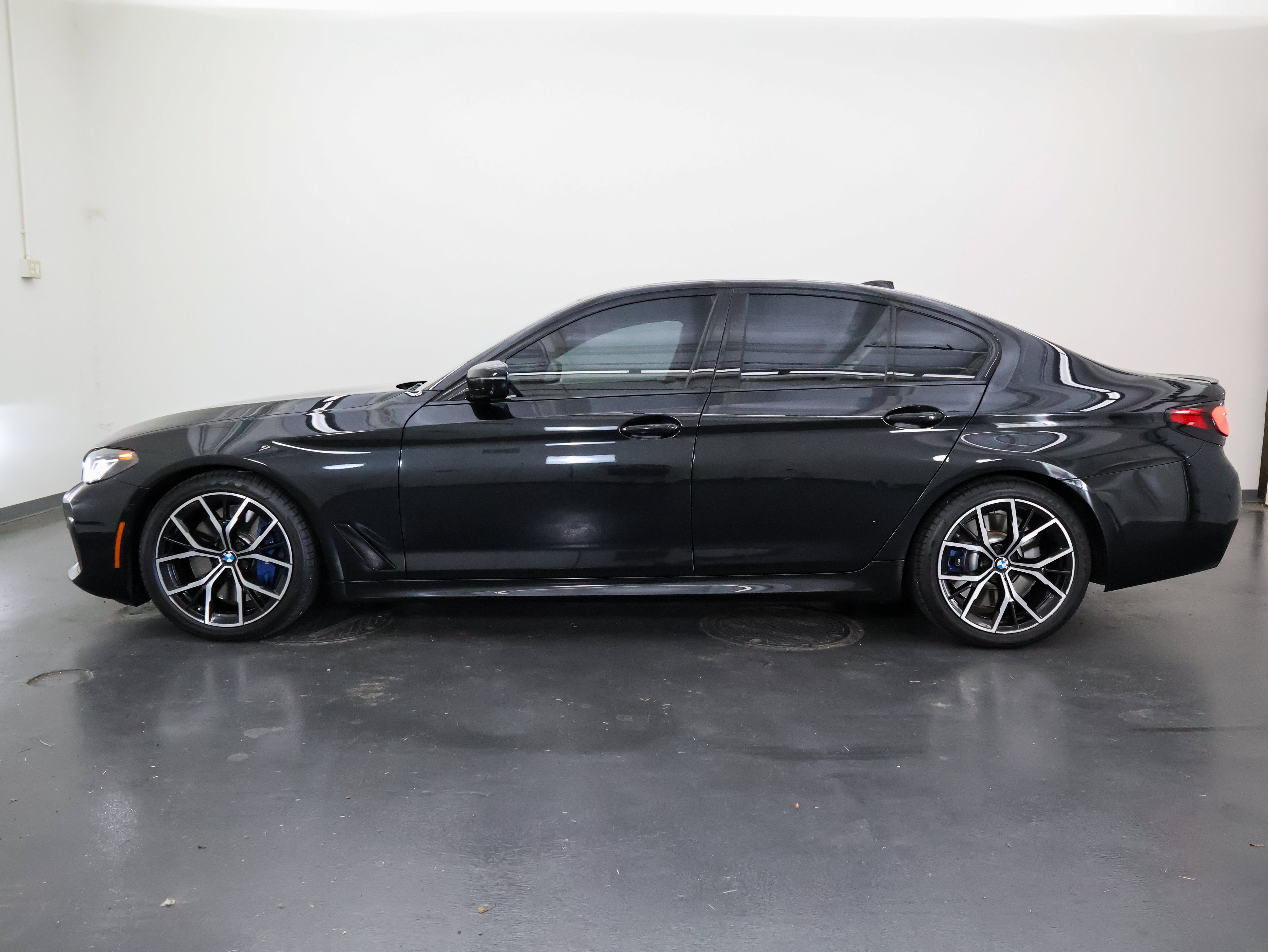 Used 2021 BMW M550i xDrive w/ Executive Package AWD/4WD image 6