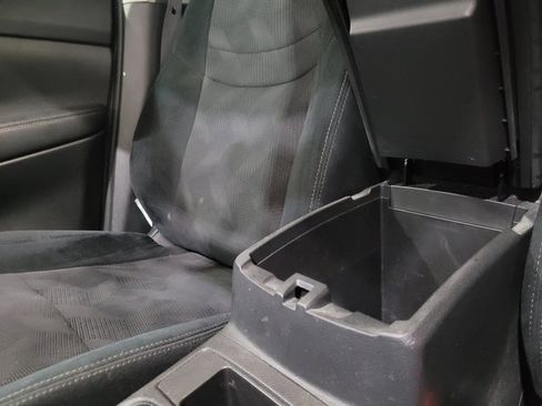 Used 2016 Nissan Rogue SV image 34