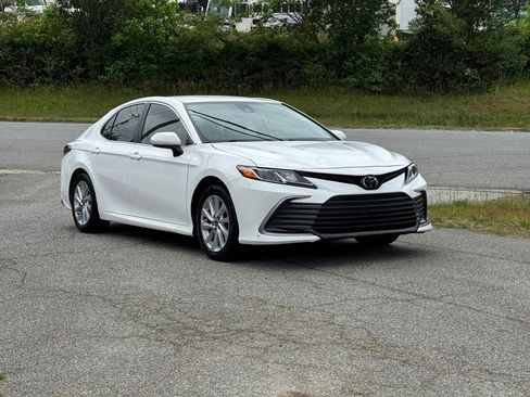 Used 2022 Toyota Camry LE FWD image 10