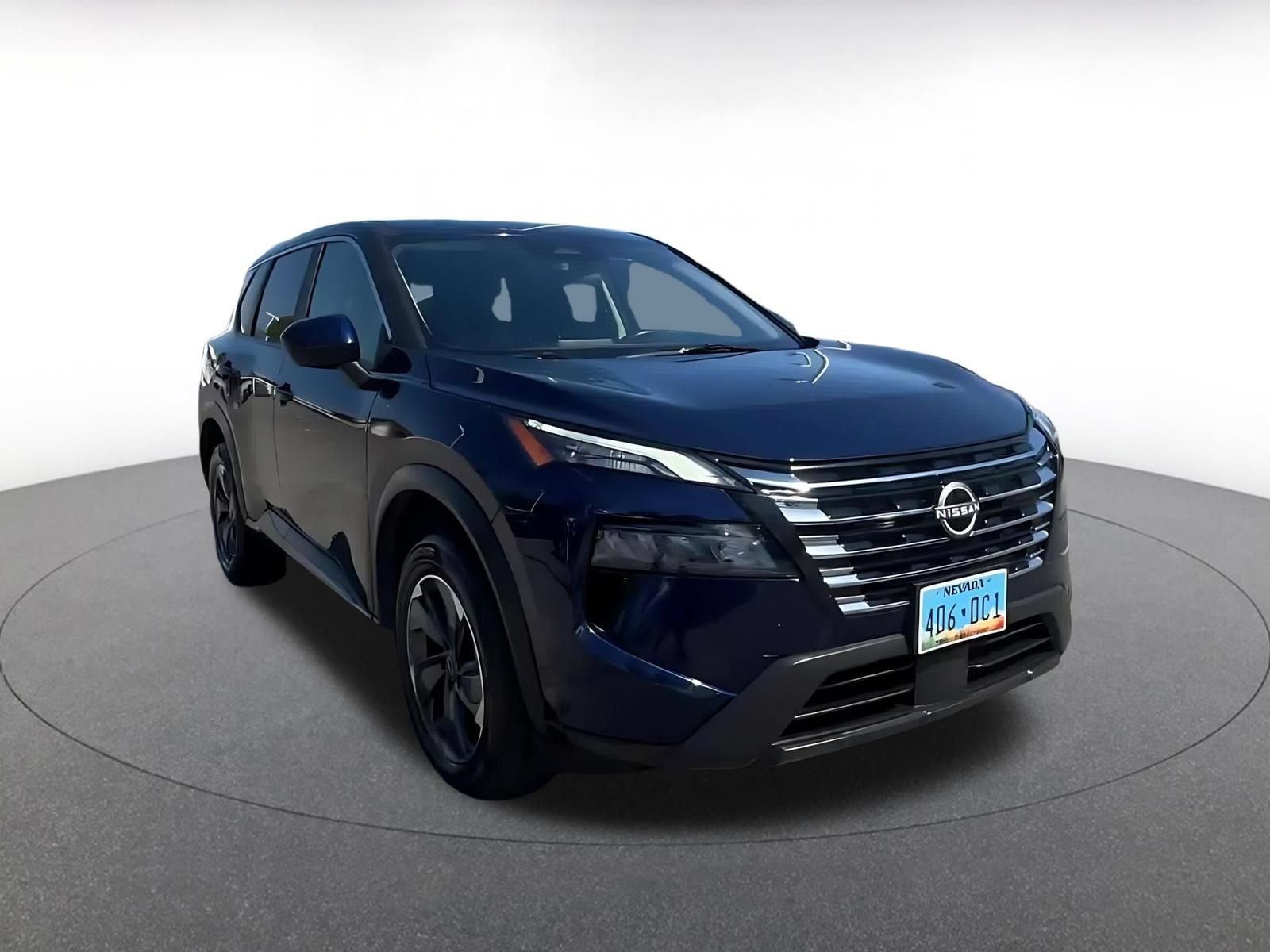 Used 2025 Nissan Rogue SV FWD image 3