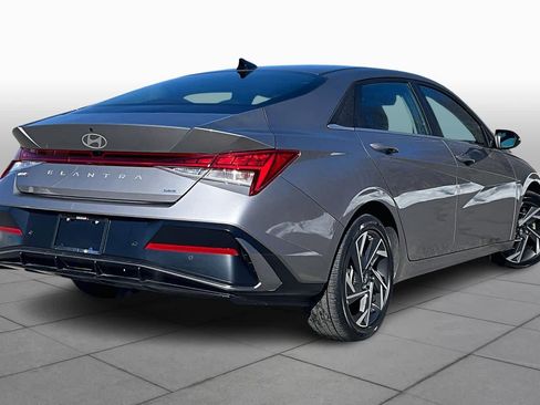 Used 2024 Hyundai Elantra Limited image 13