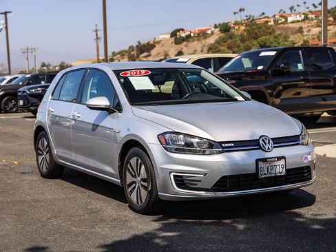 Used 2019 Volkswagen e-Golf SE w/ Driver Assistance Package FWD image 3