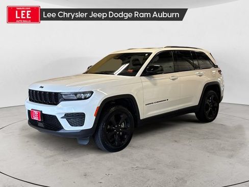 Used 2023 Jeep Grand Cherokee Altitude AWD/4WD image 1