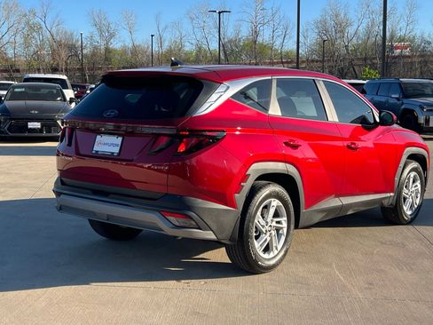 Certified 2025 Hyundai Tucson SE image 12