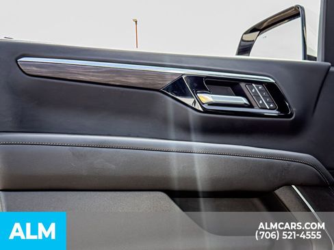 Used 2025 Chevrolet Tahoe LT AWD/4WD image 11