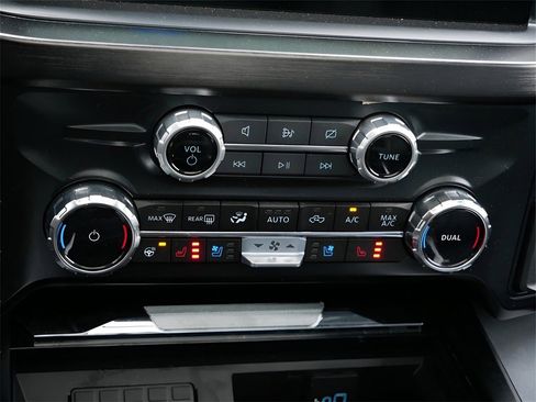 Used 2024 Ford F350 Lariat w/ Lariat Ultimate Package image 22