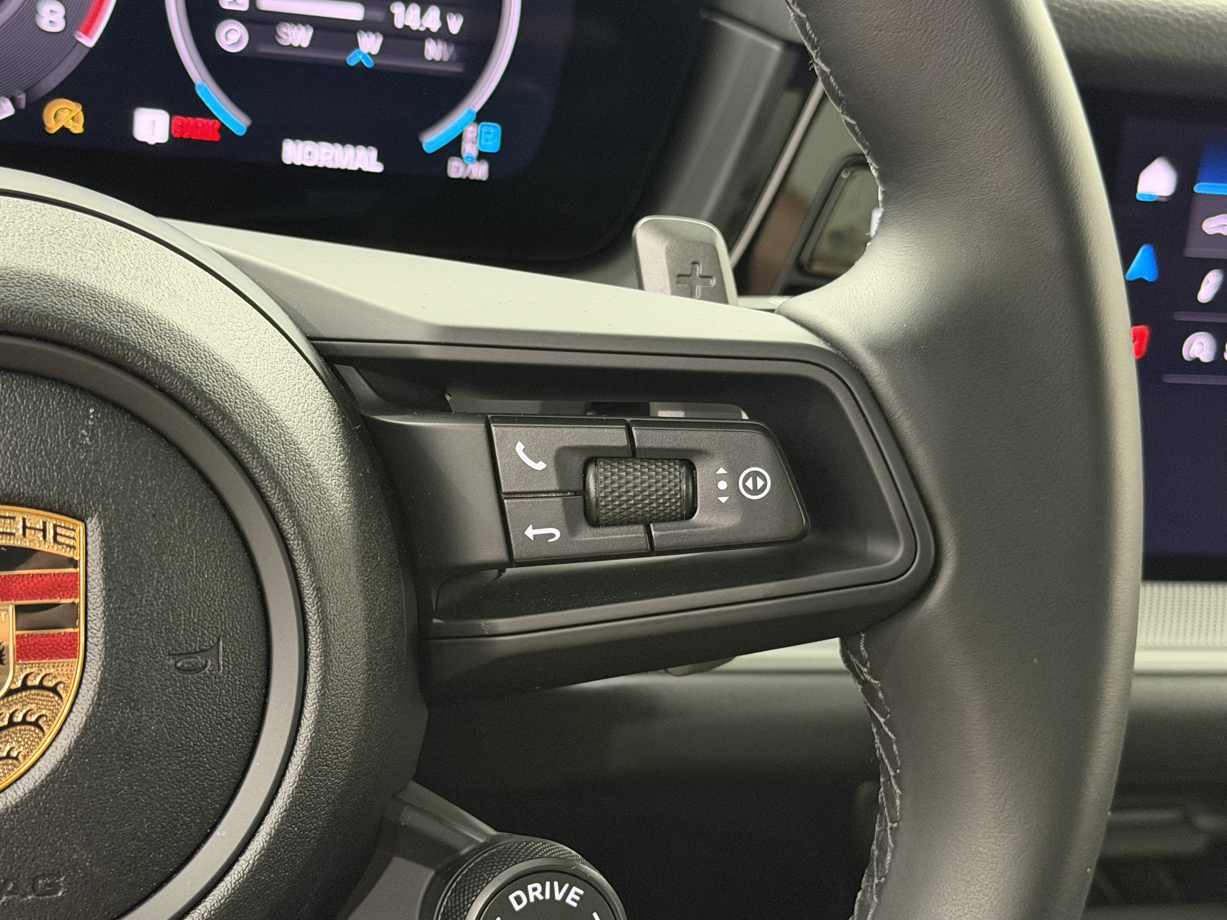 Certified 2024 Porsche Cayenne AWD/4WD image 50