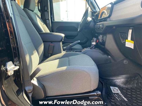 New 2024 Jeep Gladiator Sport image 7