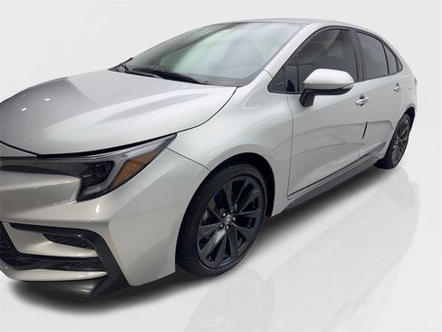 Used 2024 Toyota Corolla SE image 11