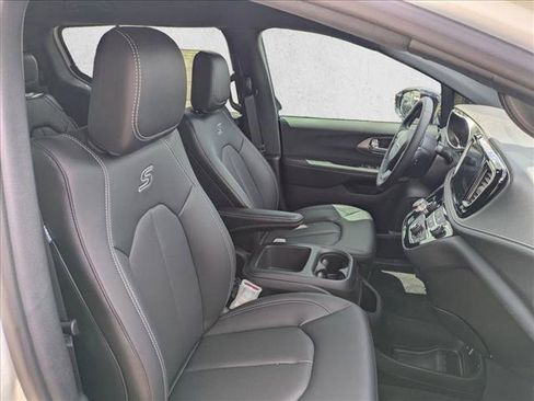 New 2026 Chrysler Pacifica Select w/ S Appearance Package FWD image 13