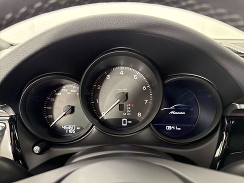 Certified 2023 Porsche Macan AWD/4WD image 36