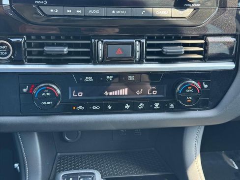 Certified 2024 Nissan Pathfinder SV FWD image 21