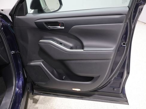 Used 2024 Toyota Highlander XLE AWD/4WD image 22