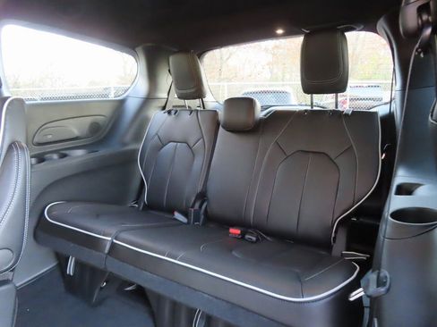 New 2026 Chrysler Pacifica Limited w/ S Appearance Package AWD/4WD image 26