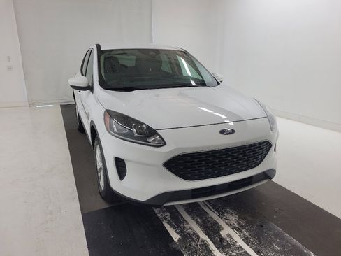 Used 2020 Ford Escape SE image 14