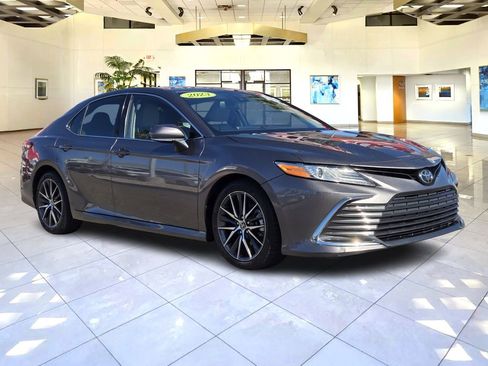 Used 2023 Toyota Camry XLE FWD image 3