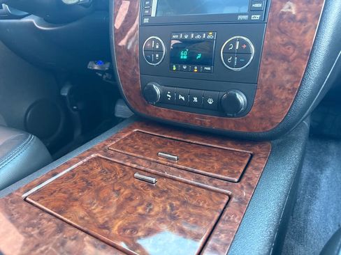 Used 2008 Chevrolet Avalanche LTZ w/ LTZ Preferred Equipment Group image 21