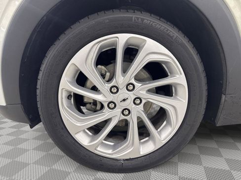 Used 2023 Chevrolet Bolt EUV LT FWD image 18