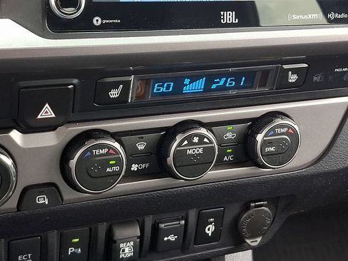 Used 2022 Toyota Tacoma Limited AWD/4WD image 16
