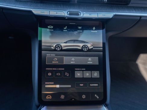 Used 2025 Lucid Air Touring image 17