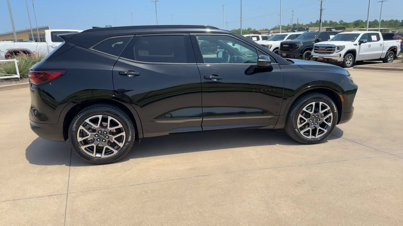 Used 2025 Chevrolet Blazer RS FWD image 2