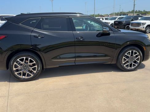 Used 2025 Chevrolet Blazer RS FWD image 2
