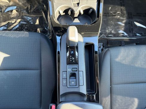 Used 2025 Toyota Prius LE image 39