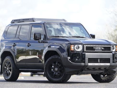 Used 2024 Toyota Land Cruiser image 2