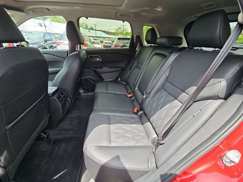 Used 2025 Nissan Rogue Platinum w/ Platinum Premium Package FWD image 27