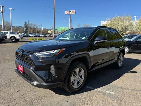 Certified 2025 Toyota RAV4 LE image 4