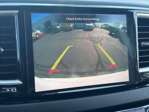 Used 2023 Chrysler Pacifica Touring-L FWD image 34