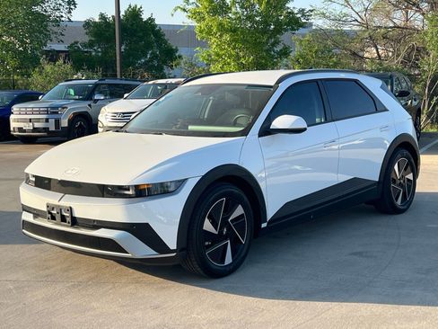 Used 2025 Hyundai Ioniq 5 SEL image 5