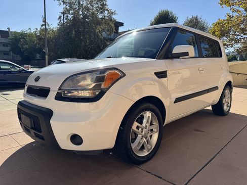 Used 2010 Kia Soul + w/ Audio Pkg FWD image 5