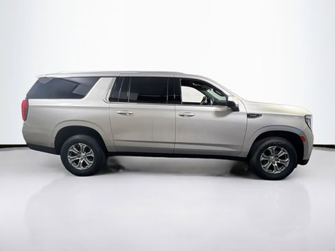 Used 2022 GMC Yukon XL SLE image 4