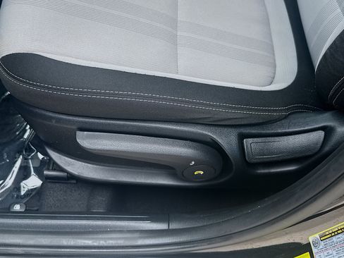 Used 2022 Hyundai Venue SEL FWD image 15