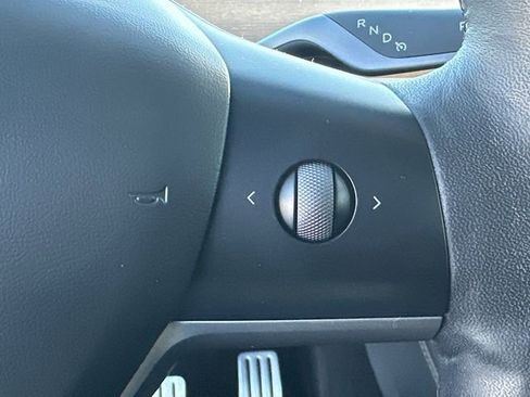 Used 2023 Tesla Model Y Performance image 28