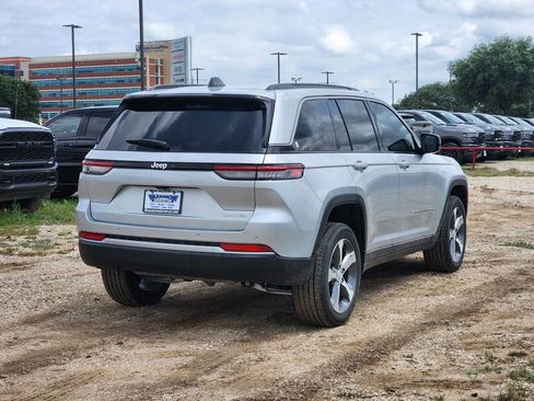 New 2026 Jeep Grand Cherokee Limited RWD image 4