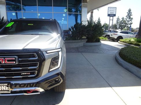 New 2026 GMC Yukon XL AT4 w/ AT4 Premium Plus Package AWD/4WD image 32