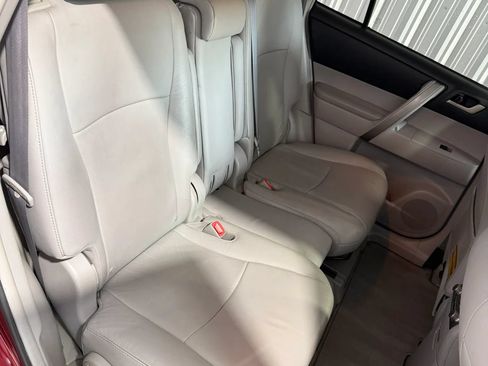 Used 2010 Toyota Highlander SE FWD image 26