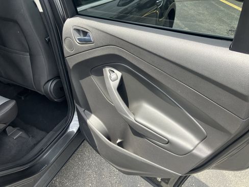 Used 2017 Ford Escape SE w/ Equipment Group 201A FWD image 11