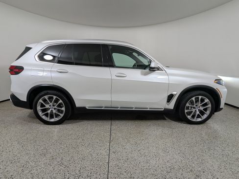 Used 2024 BMW X5 sDrive40i w/ Premium Package RWD image 8