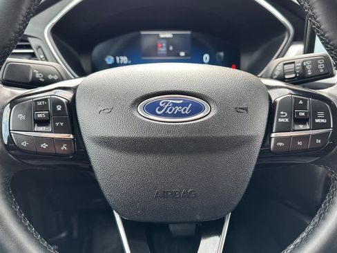 Certified 2025 Ford Escape Platinum image 24