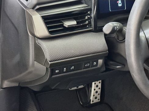 Used 2025 Toyota Camry SE FWD image 17
